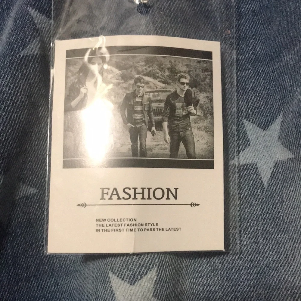 Fashion Plus Distressed Jeans - Picture 6 of 11